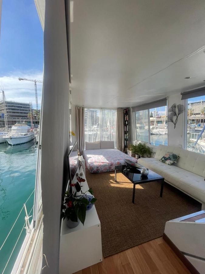 Light Bedroom In A Home Boat Barcelona Exterior foto